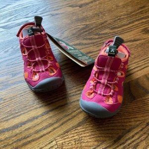 Kamik  pink and orange oyster sandal